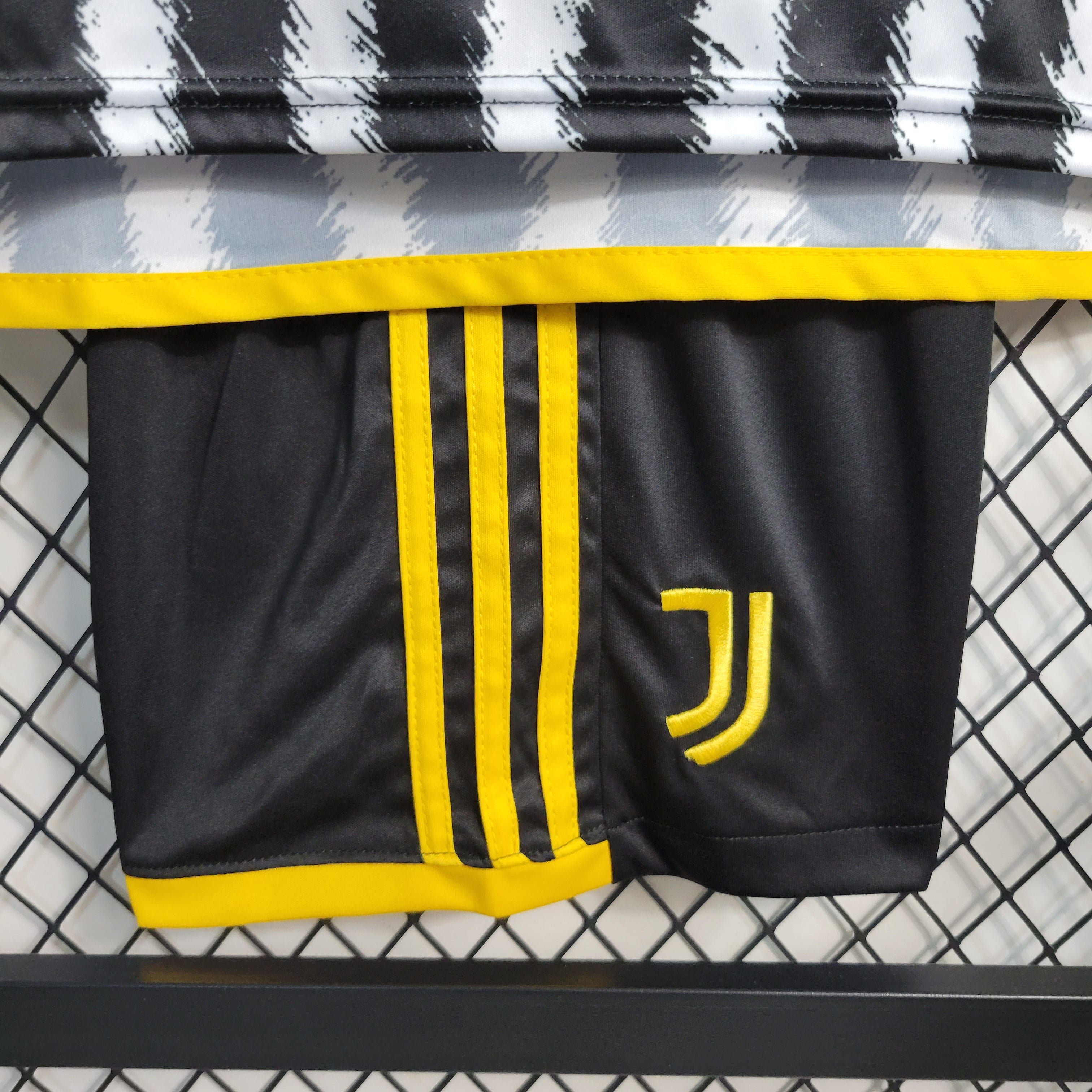 Juventus Cristiano Ronaldo 7 Kids Home Soccer Jersey 2023/24