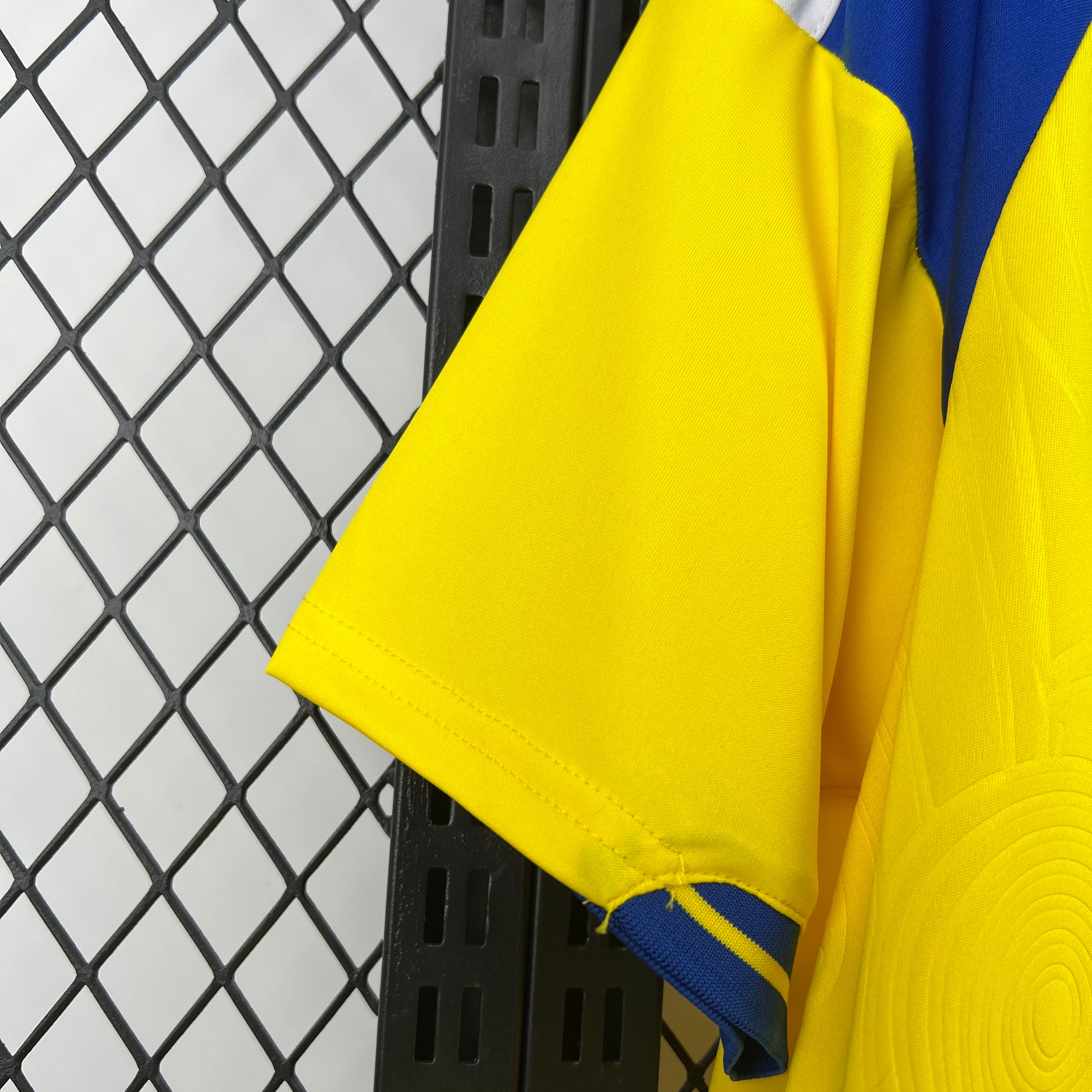 Sweden Alexander Isak 9 Home Soccer Jersey World Cup 2026
