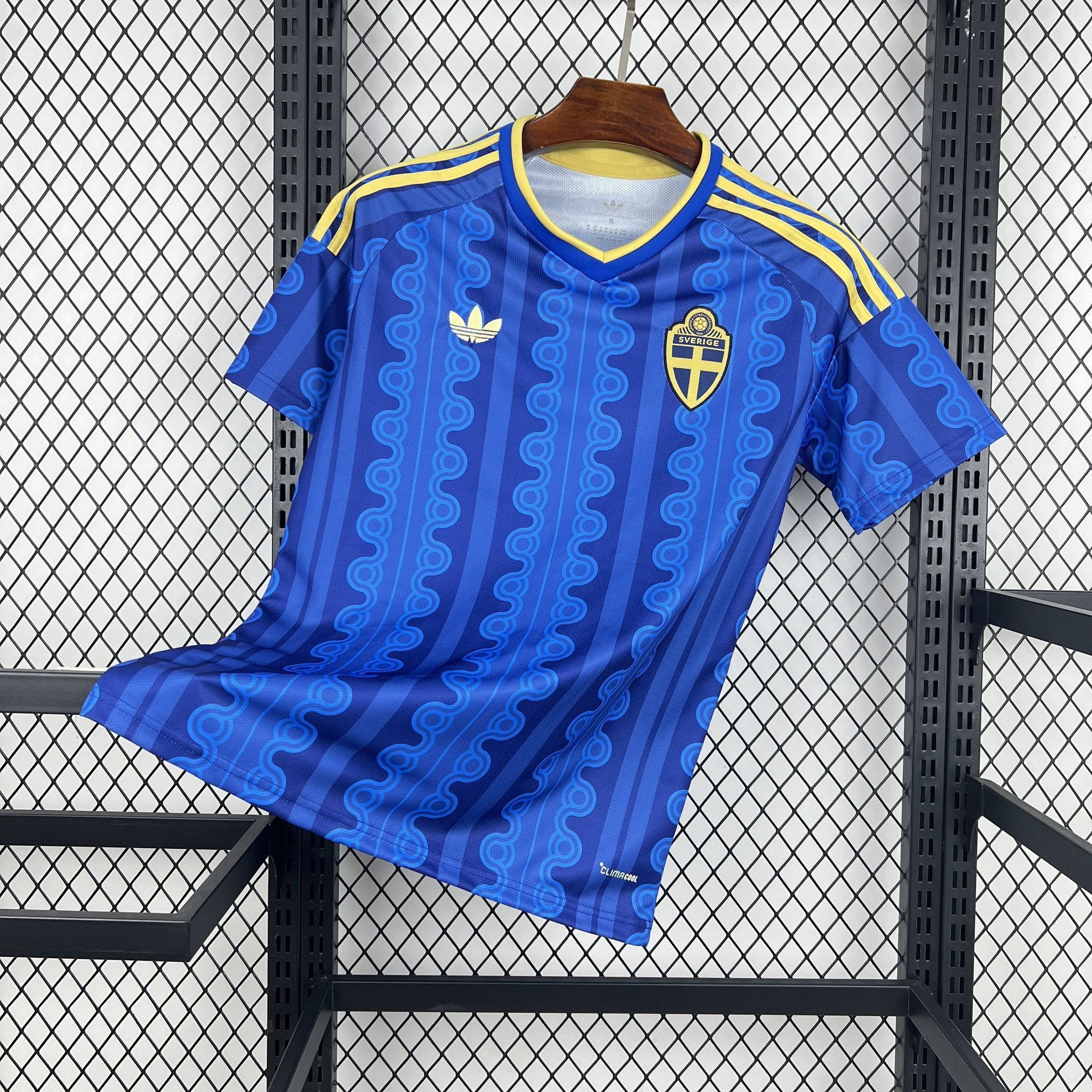 Sweden Alexander Isak 9 Away Soccer Jersey World Cup 2026