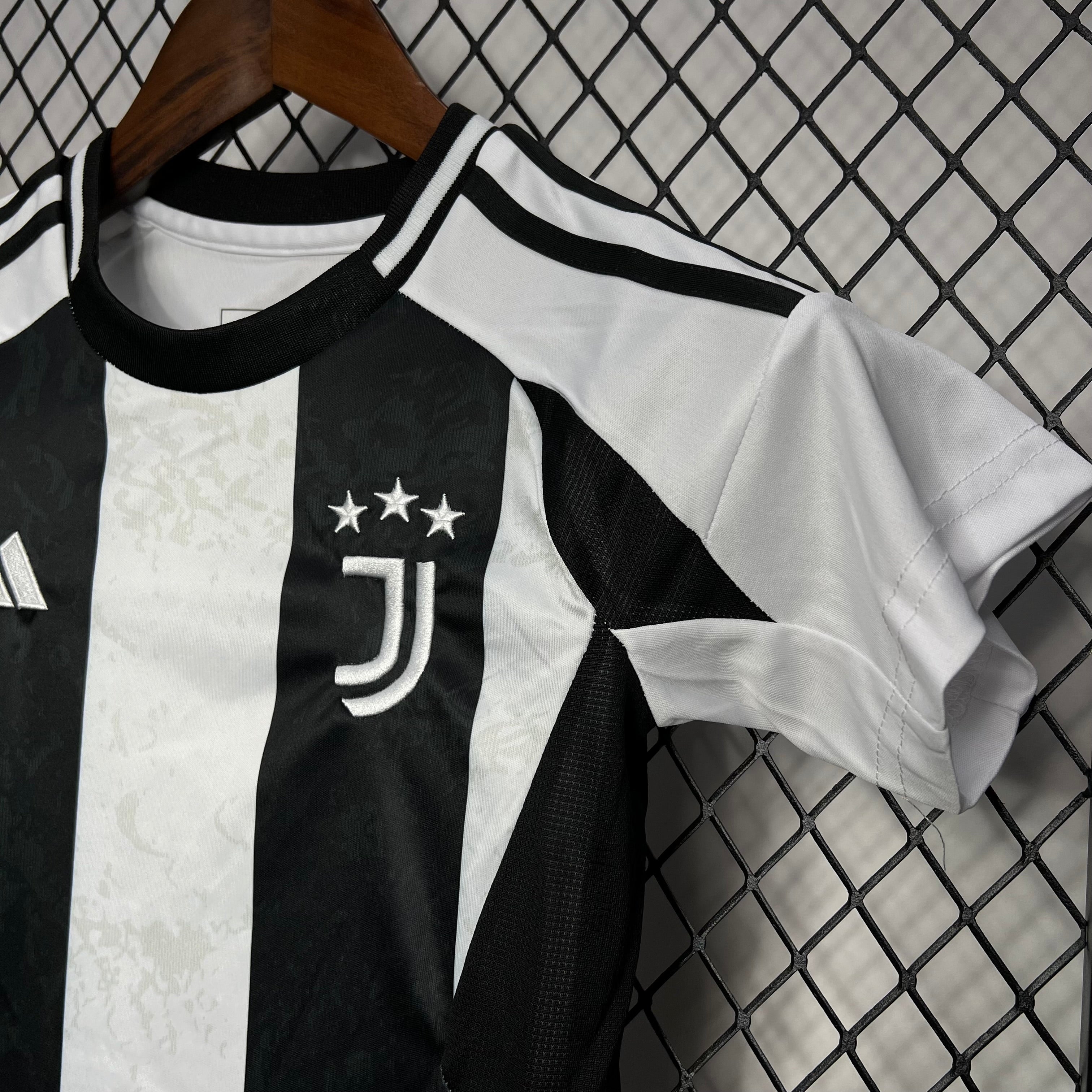 Juventus Kenan Yildiz 15 Kids Home Soccer Jersey 2024/25