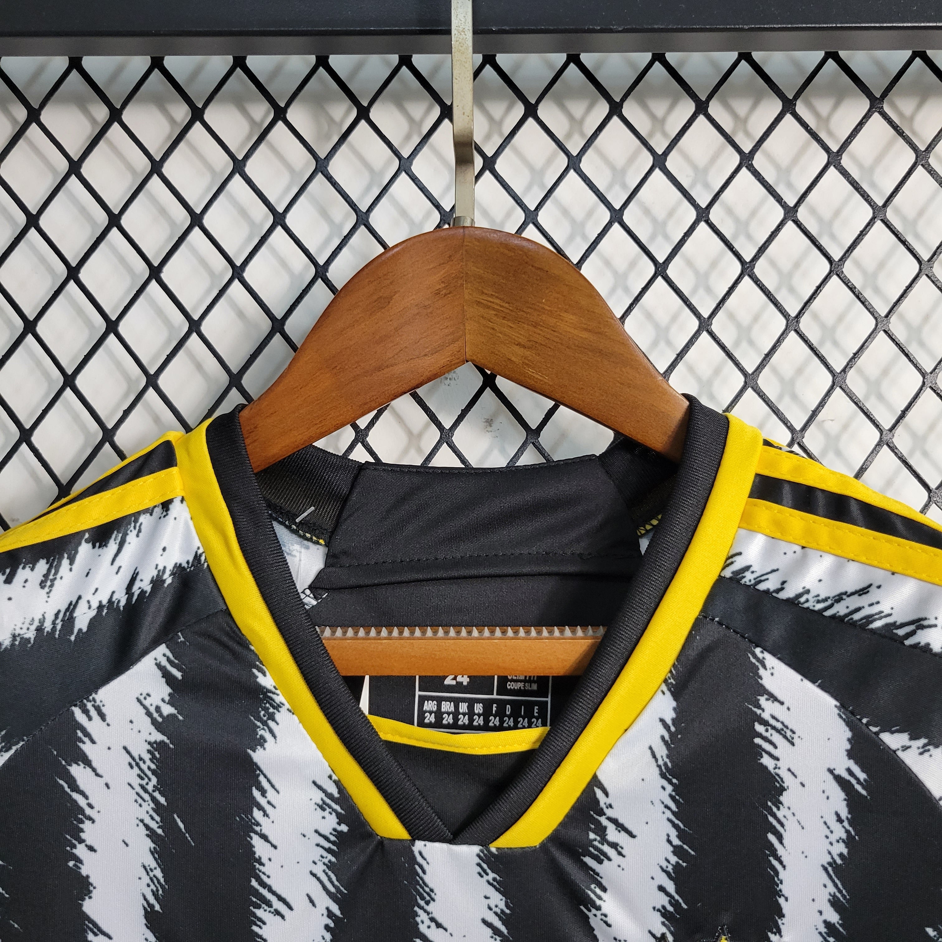 Juventus Cristiano Ronaldo 7 Kids Home Soccer Jersey 2023/24