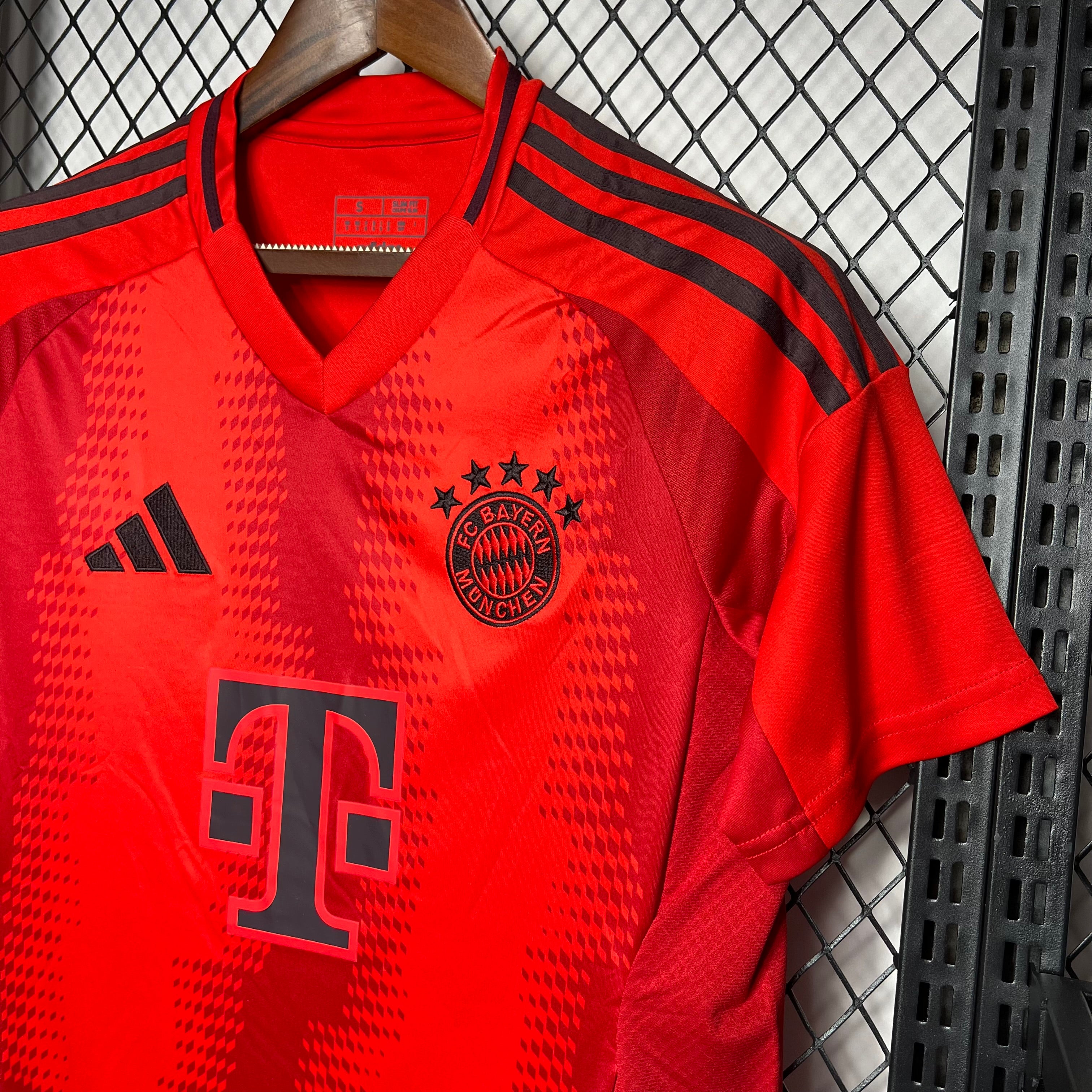 Bayern Munich Robert Lewandowski 9 Home Soccer Jersey 2024/25