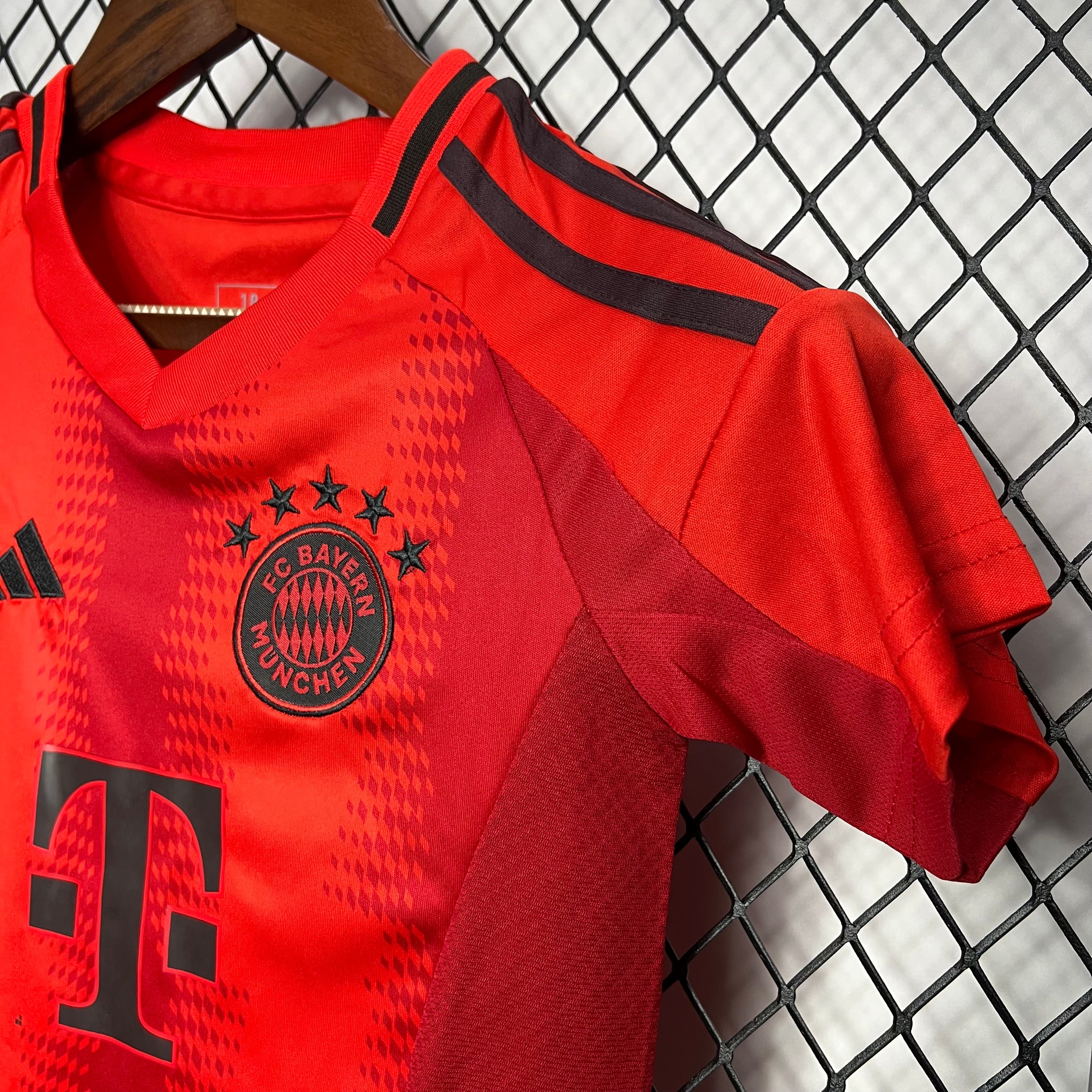 Kids & Junior Bayern Munich Michael Olise 17 Home Soccer Jersey 2024/25