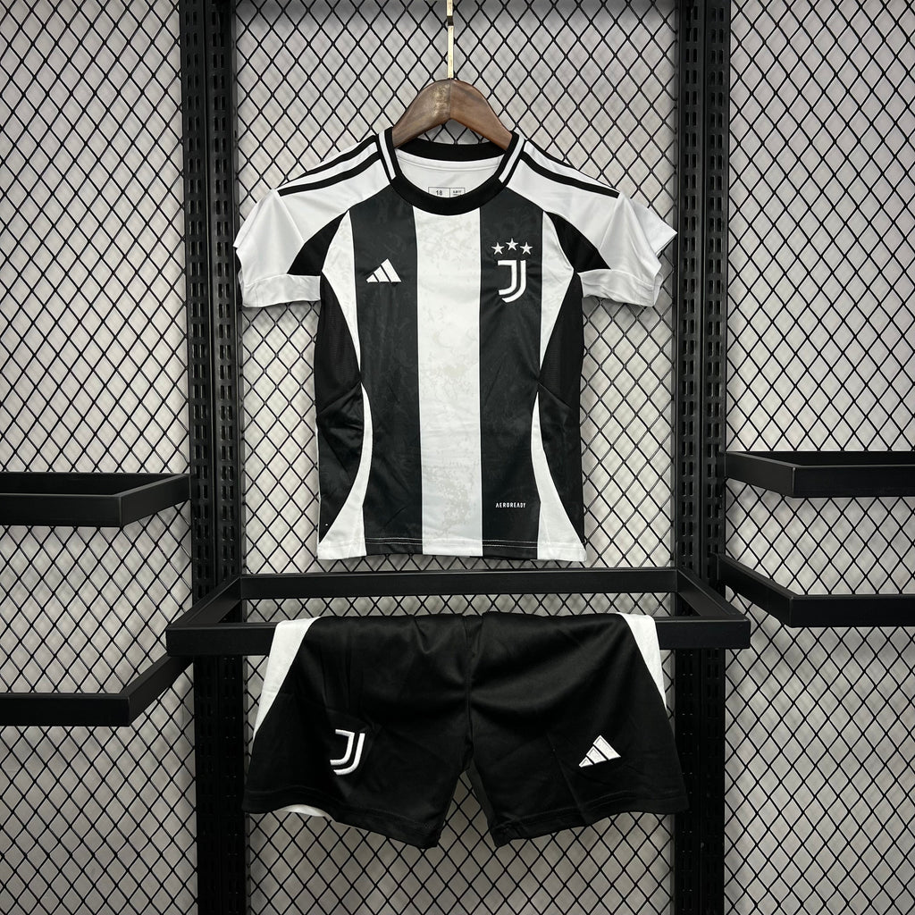 Juventus Cristiano Ronaldo 7 Kids Home Soccer Jersey 2024/25