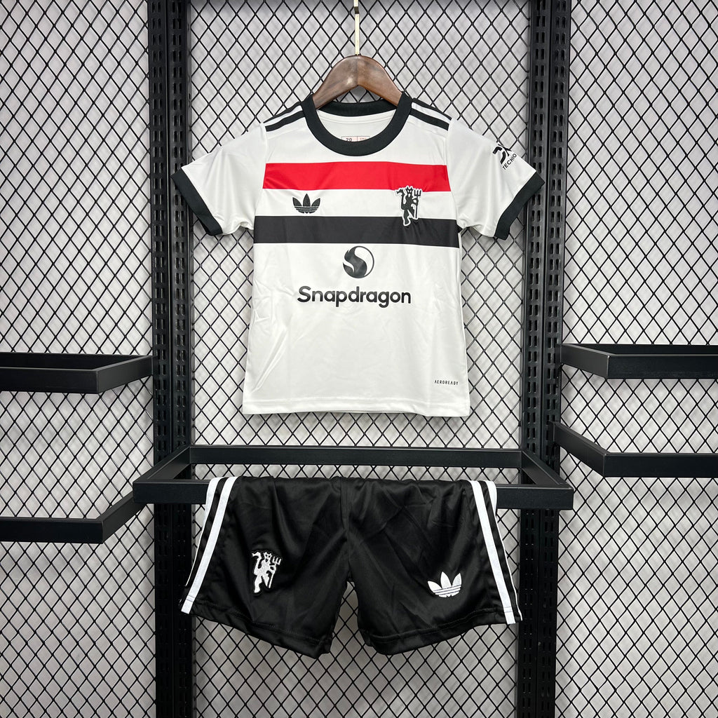 Manchester United Bruno Fernandes 8 Third Kids Soccer Jersey 2024/25