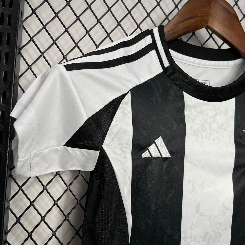 Juventus Cristiano Ronaldo 7 Kids Home Soccer Jersey 2024/25