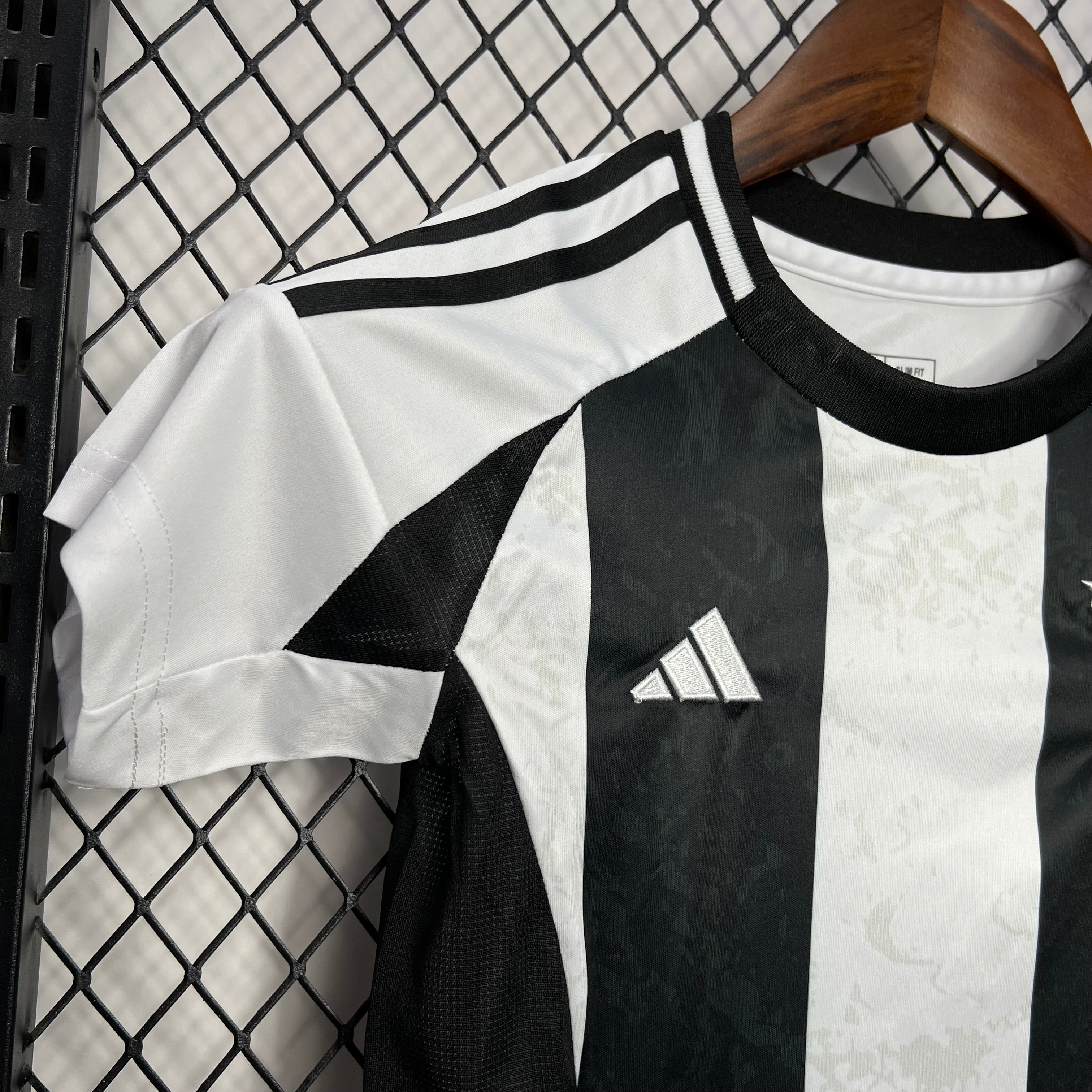 Juventus Cristiano Ronaldo 7 Kids Home Soccer Jersey 2024/25