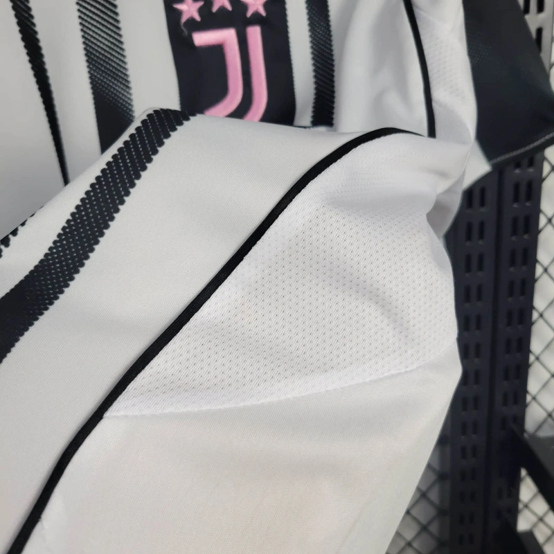 Juventus Cristiano Ronaldo 7 Home Soccer Jersey 2025-2026
