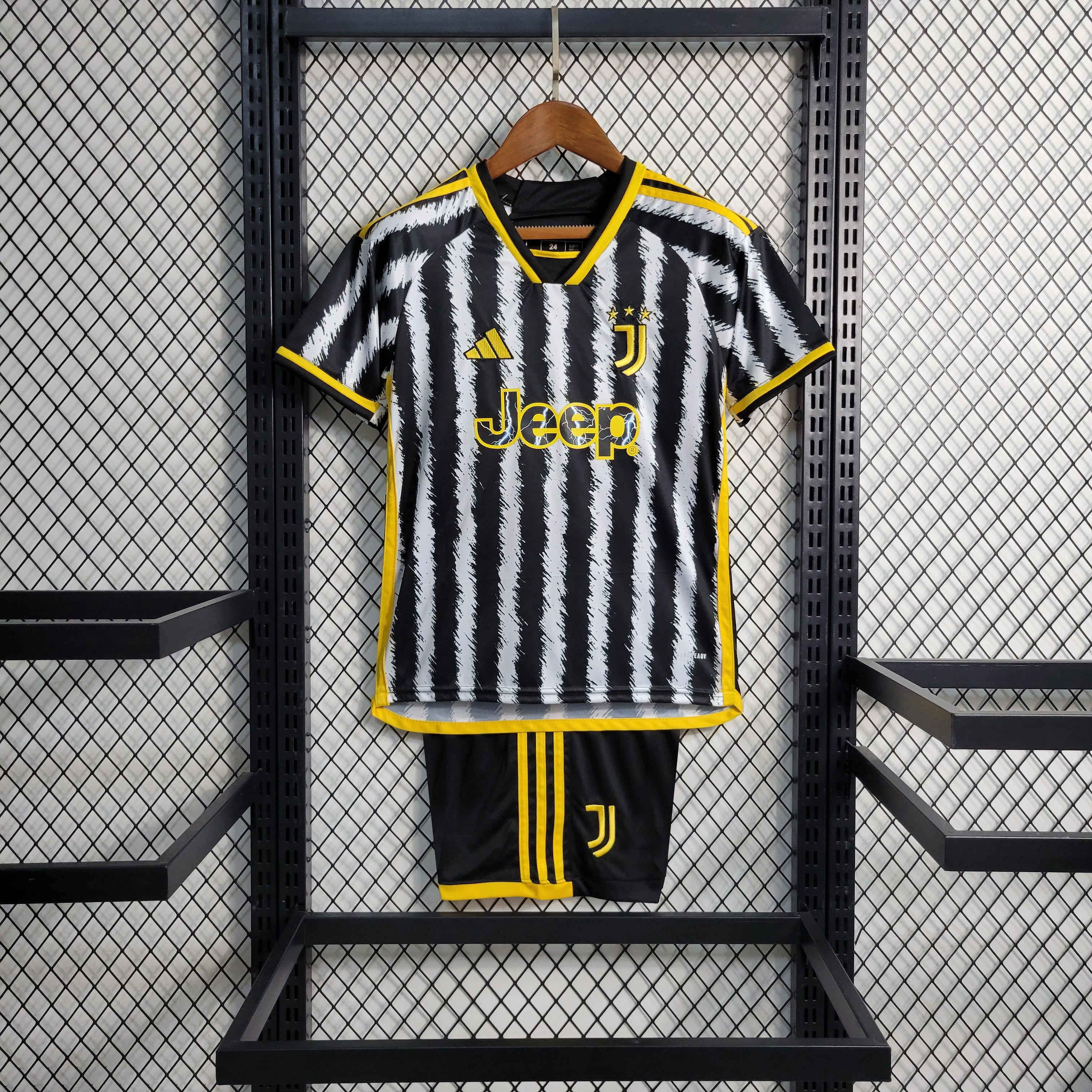 Juventus Cristiano Ronaldo 7 Kids Home Soccer Jersey 2023/24