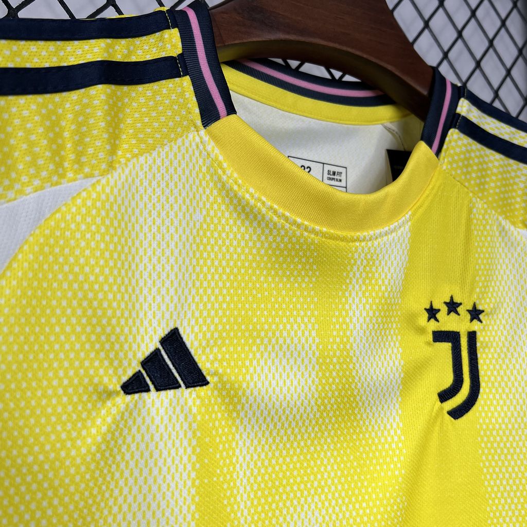 Juventus Cristiano Ronaldo 7 Kids Away Soccer Jersey 2024/25