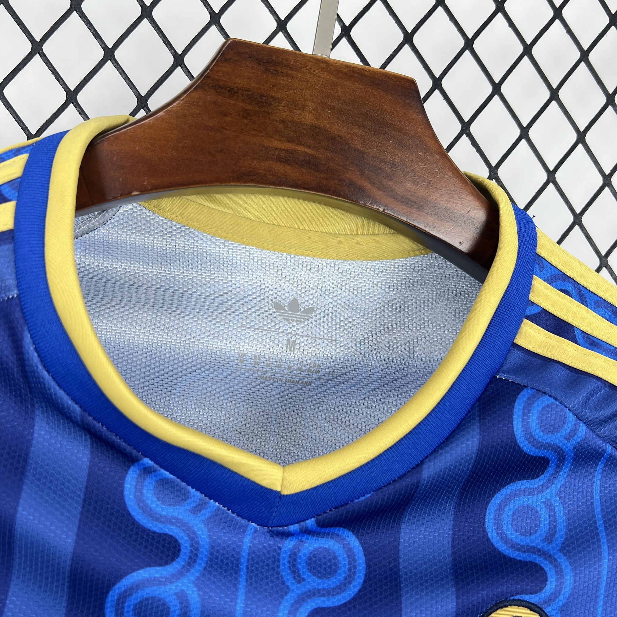 Sweden Alexander Isak 9 Away Soccer Jersey World Cup 2026