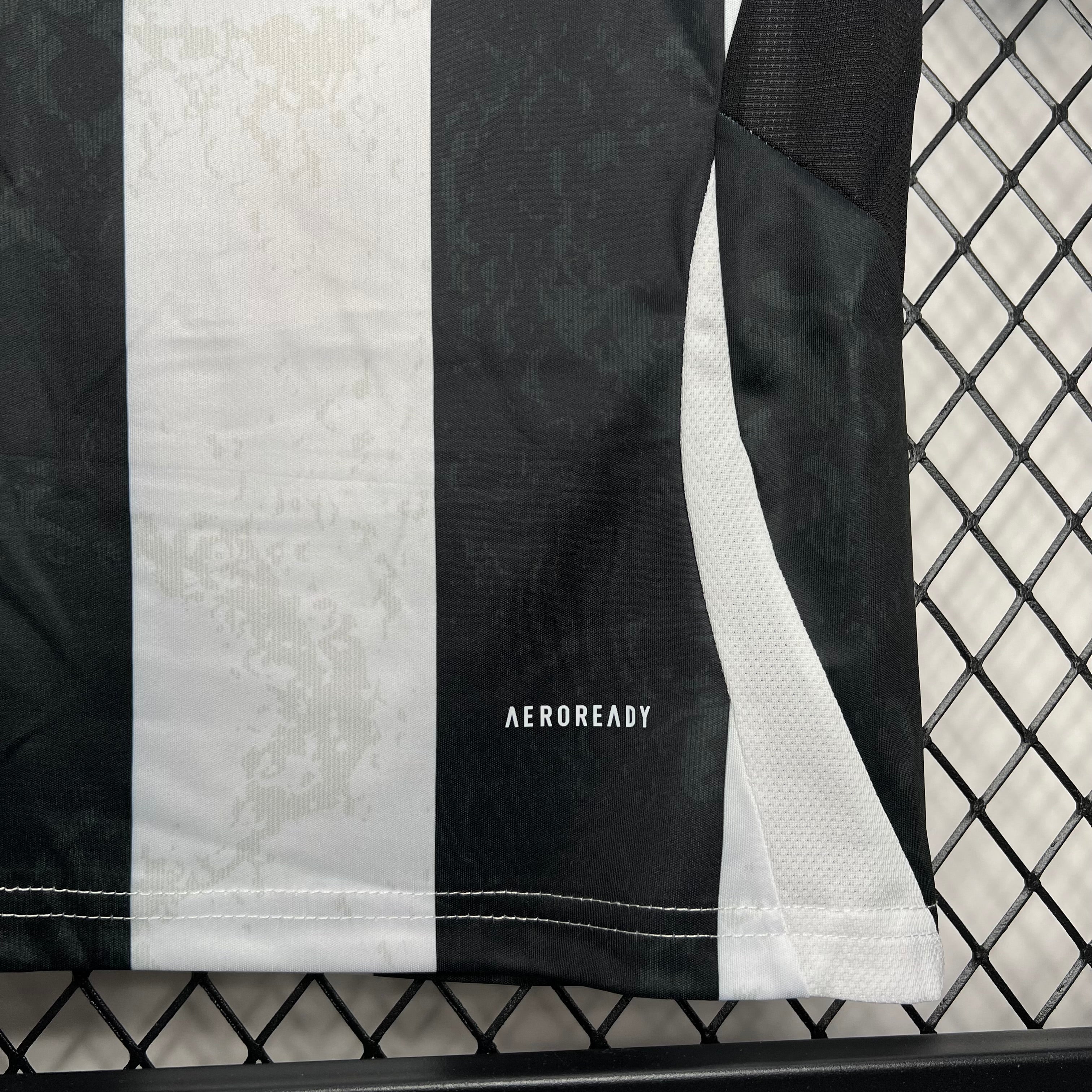 Juventus Cristiano Ronaldo 7 Kids Home Soccer Jersey 2024/25