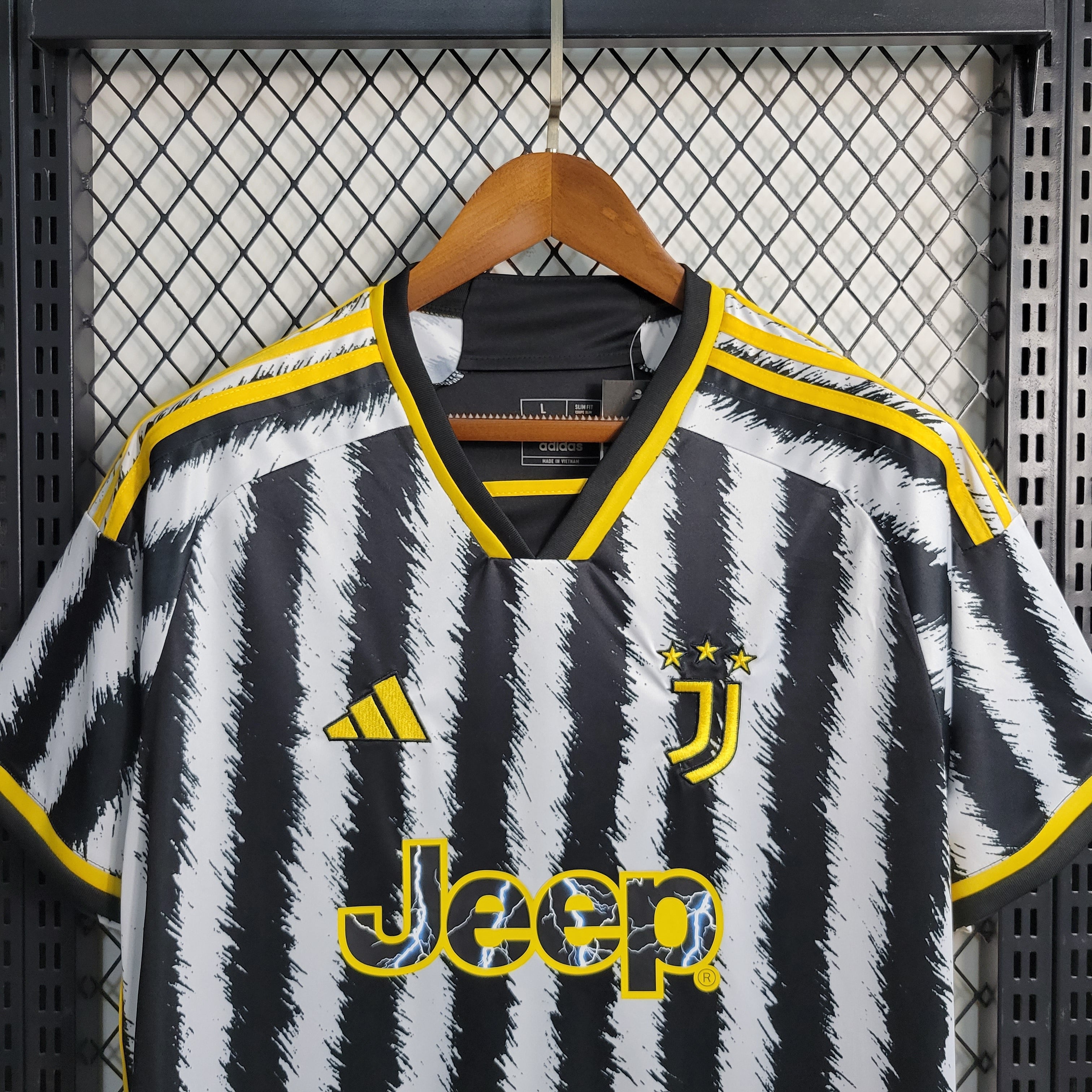 Juventus Cristiano Ronaldo 7 Home Soccer Jersey 2023/24
